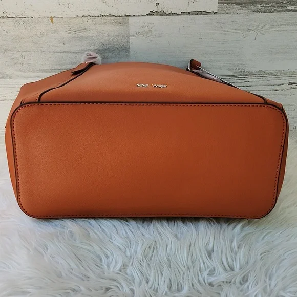 NWT NINE WEST DIANTHA CARRYALL SHOULDER BAG WITH WRISTLET - Picture 12 of 16